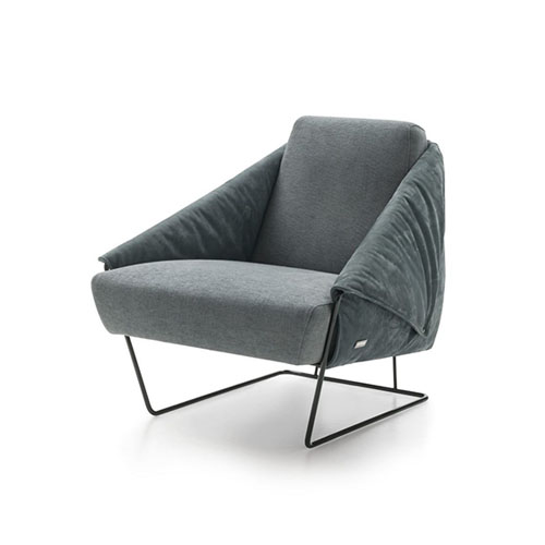 Produkt w kategorii: Fotele tapicerowane, nazwa produktu: Fotel Gioia NICOLINE - elegancja i komfort