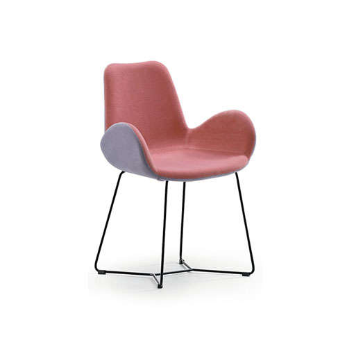 Produkt w kategorii: Krzesła na płozach, nazwa produktu: Krzesło Dalia PB T - eleganckie i solidne.