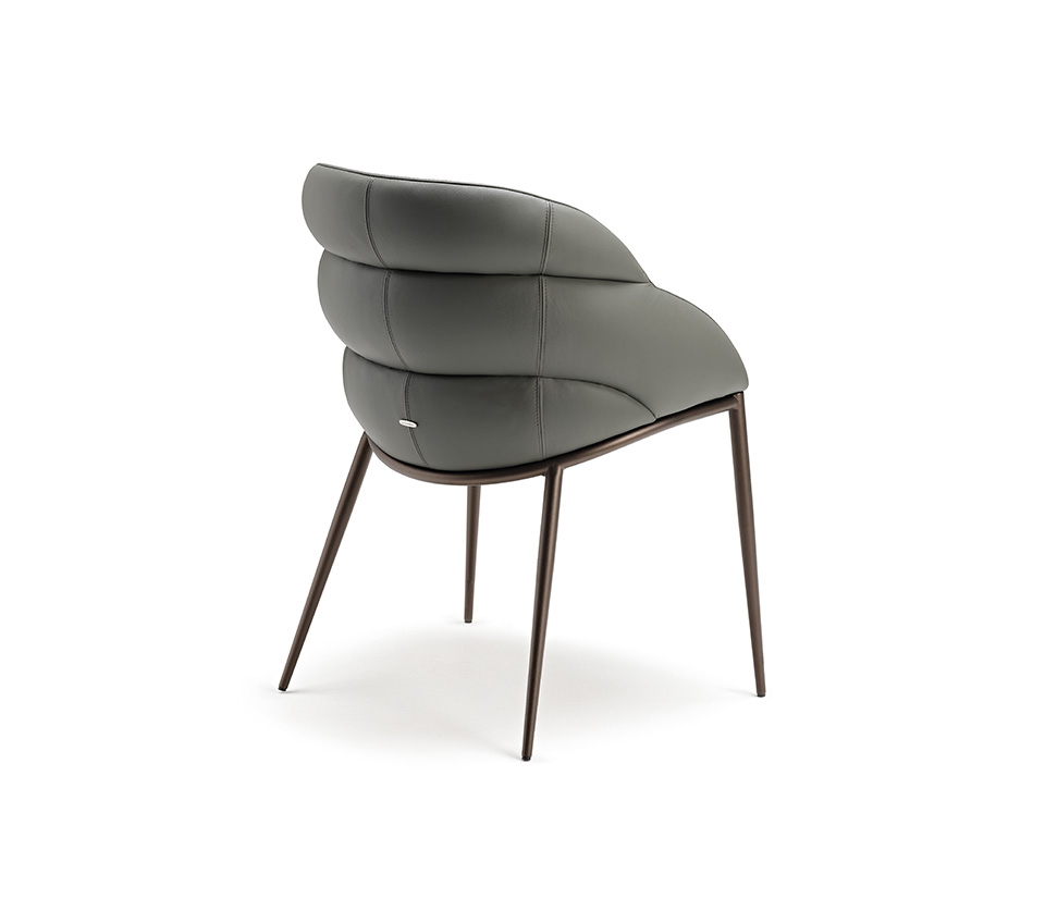 Produkt w kategorii: Krzesła tapicerowane, nazwa produktu: Luksusowe krzesło Camilla ML Italii
